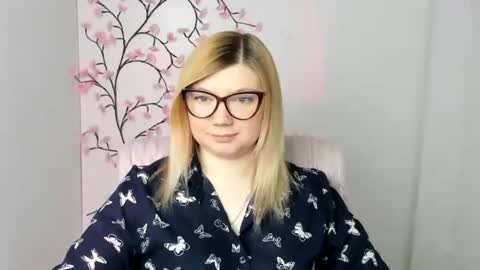 Snapshot of molly_moree chatting on April 29, 11:36 am Molly online show from April 29, 11:36 am