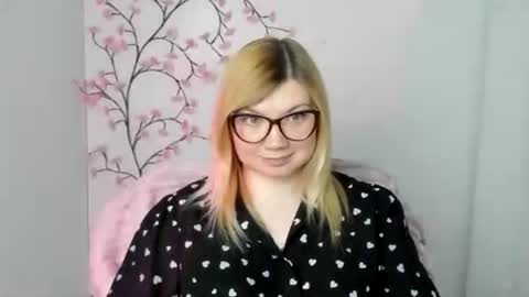 Snapshot of molly_moree chatting on May 11, 2:45 pm Molly online show from May 11, 2:45 pm