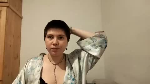 Snapshot of molly_popp chatting on November 6, 10:43 pm Molly Pop online show from November 6, 10:43 pm