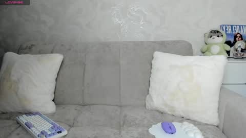 Snapshot of molly_sweetbaby chatting on December 8, 9:19 pm Ill tell you when were private online show from December 8, 9:19 pm