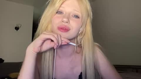 Snapshot of mollycodle chatting on October 1, 6:58 pm Goddess Katherine online show from October 1, 6:58 pm
