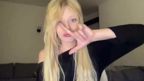 Snapshot of mollycodle chatting on October 4, 7:34 pm Goddess Katherine online show from October 4, 7:34 pm