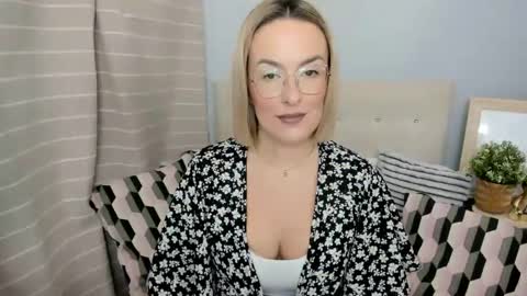 MollyCrazy online show from November 13, 6:40 pm