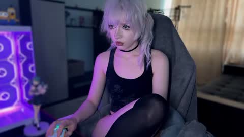 Snapshot of mollycutiestar chatting on July 16, 2:34 pm molly cutie 3 online show from July 16, 2:34 pm
