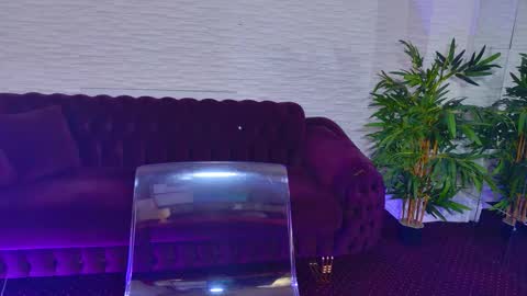 Julia online show from February 4, 8:25 pm