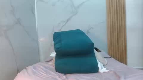  MOLLY  GUNSG online show from September 19, 9:48 pm