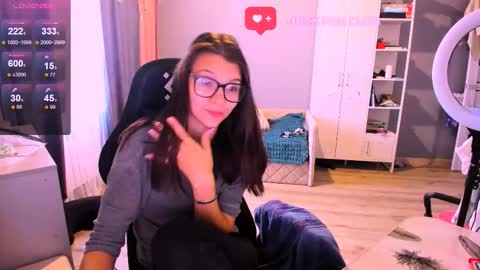 Snapshot of mollylollipop20 chatting on September 10, 2:33 am KIRA online show from September 10, 2:33 am