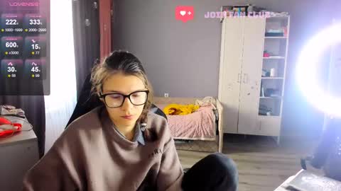 Snapshot of mollylollipop20 chatting on September 15, 2:55 am KIRA online show from September 15, 2:55 am