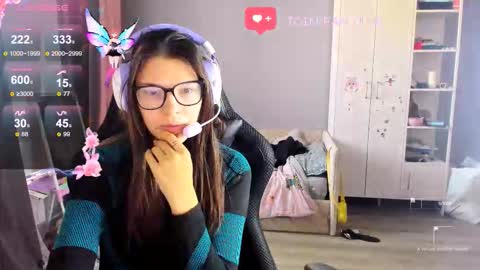 Snapshot of mollylollipop20 chatting on October 16, 5:08 am KIRA online show from October 16, 5:08 am