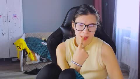  KIRA  online show from February 16, 7:15 am