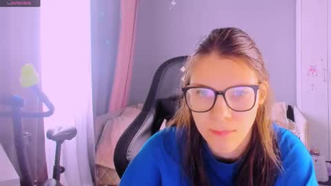  KIRA  online show from April 11, 5:12 am