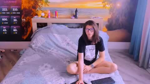  KIRA  online show from June 5, 5:47 am