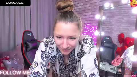Snapshot of mollynay chatting on March 1, 1:00 am hi im Molly heregreat boobs big heart  warm pussy  online show from March 1, 1:00 am