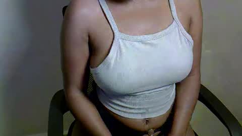 mollyn online show from April 6, 11:49 pm