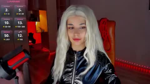 Molly online show from February 4, 7:53 pm