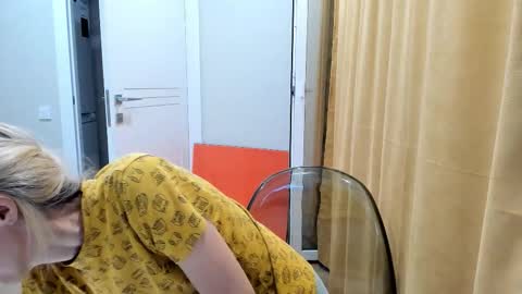 AngelMomm online show from September 22, 5:15 pm