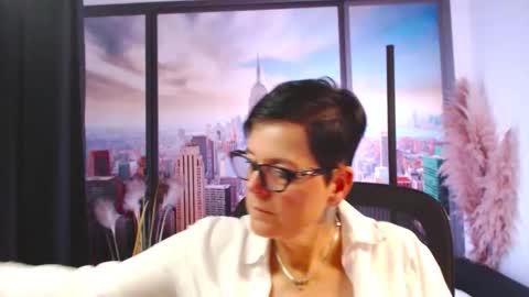 Snapshot of mollysun chatting on October 24, 6:37 pm MollySun Nina Randmann online show from October 24, 6:37 pm