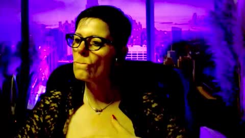 Snapshot of mollysun chatting on May 25, 4:35 pm MollySun Nina Randmann online show from May 25, 4:35 pm