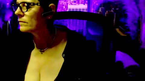 Snapshot of mollysun chatting on June 4, 4:24 pm MollySun Nina Randmann online show from June 4, 4:24 pm