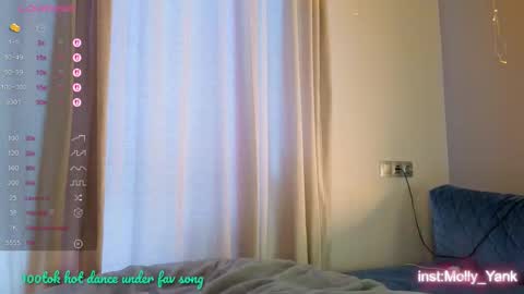 Snapshot of mollyyank chatting on October 11, 11:09 am Molly online show from October 11, 11:09 am