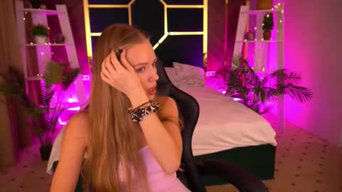 mollyymayy online show from December 5, 9:29 am