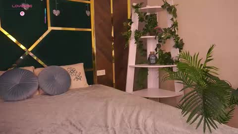 Snapshot of mollyymayy chatting on March 2, 12:23 pm mollyymayy online show from March 2, 12:23 pm