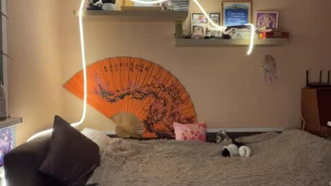 Snapshot of moltenpeach chatting on February 12, 4:13 pm Hermina online show from February 12, 4:13 pm