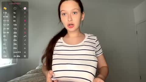 Snapshot of moltenpeach chatting on June 22, 2:58 pm Hermina online show from June 22, 2:58 pm
