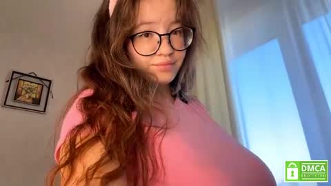 Snapshot of moltenpeach chatting on July 6, 4:31 am Hermina online show from July 6, 4:31 am