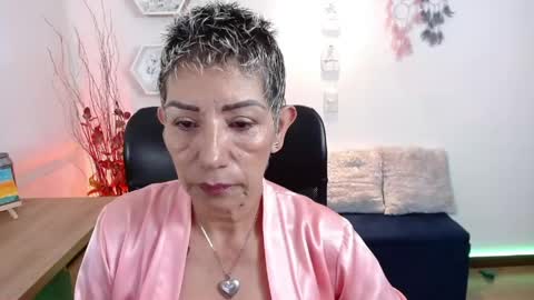 Snapshot of momdevora chatting on May 28, 9:39 am Devora online show from May 28, 9:39 am