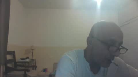 moment71200 online show from December 31, 10:01 pm