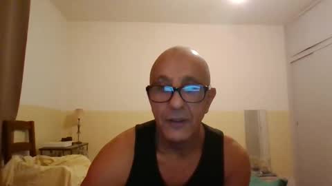 moment71200 online show from November 12, 4:51 pm