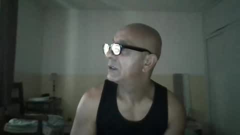 moment71200 online show from November 19, 11:54 am