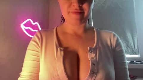 Rihanna online show from January 8, 5:10 am