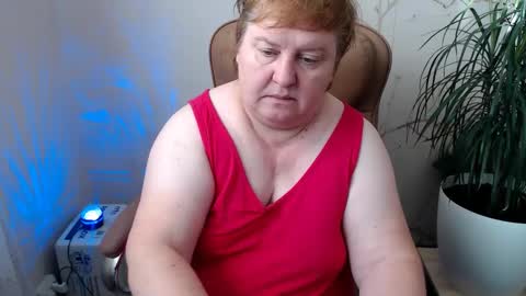 Snapshot of mommy99x chatting on December 13, 8:51 am Mommy99X online show from December 13, 8:51 am