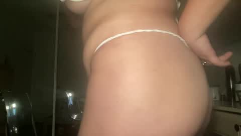 Snapshot of mommygoddess03 chatting on September 22, 3:08 am mommygoddess03 online show from September 22, 3:08 am