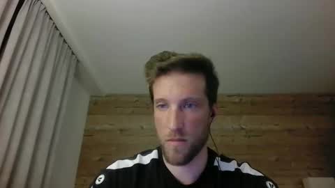 Snapshot of moms_little_monster chatting on December 9, 4:15 pm moms_little_monster online show from December 9, 4:15 pm