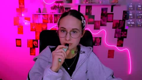 Snapshot of mona_cloud chatting on April 25, 7:11 pm Mona online show from April 25, 7:11 pm