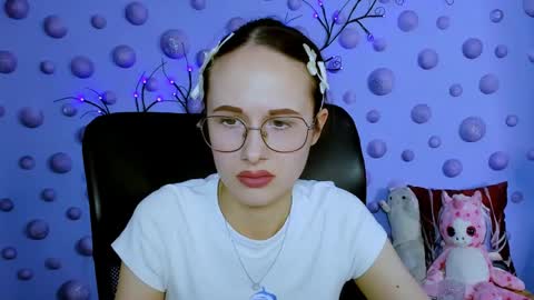 Snapshot of mona_cloud chatting on May 3, 7:53 pm Mona online show from May 3, 7:53 pm