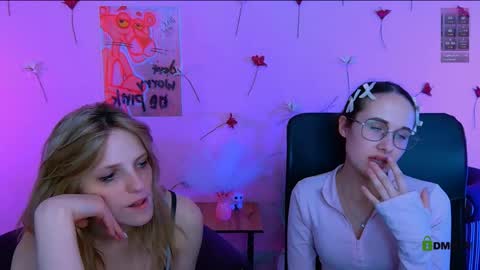 Snapshot of mona_cloud chatting on May 18, 4:07 am Mona online show from May 18, 4:07 am