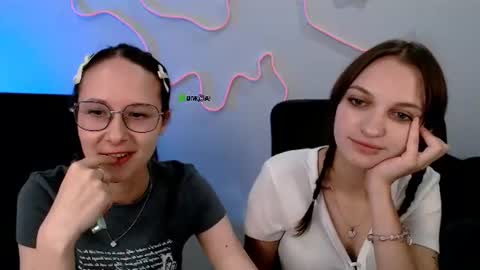 Snapshot of mona_cloud chatting on July 24, 8:45 am Mona online show from July 24, 8:45 am