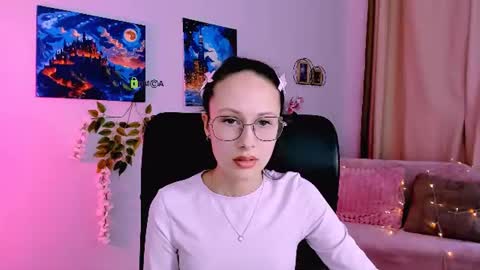 Snapshot of mona_cloud chatting on July 27, 8:32 am Mona online show from July 27, 8:32 am