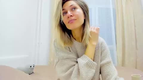 Snapshot of mona_cruz chatting on December 9, 5:07 am Mona online show from December 9, 5:07 am