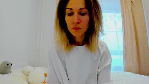 Snapshot of mona_cruz chatting on December 26, 7:24 am Mona online show from December 26, 7:24 am