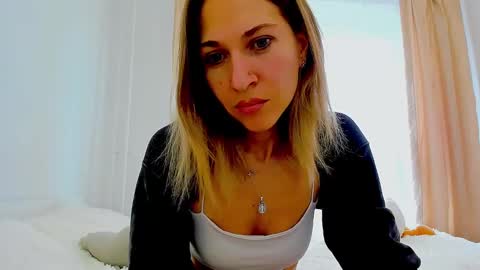 Snapshot of mona_cruz chatting on January 20, 7:47 am Mona online show from January 20, 7:47 am