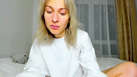 Snapshot of mona_cruz chatting on February 22, 8:20 pm Mona online show from February 22, 8:20 pm