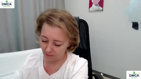 Snapshot of mona_w chatting on February 21, 11:44 am Mona online show from February 21, 11:44 am