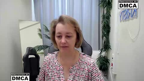 Snapshot of mona_w chatting on February 22, 6:35 am Mona online show from February 22, 6:35 am