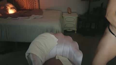 Mona online show from November 6, 2:29 pm