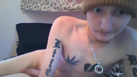 Snapshot of moneybaggho710 chatting on December 17, 6:31 pm Steven Rhyne online show from December 17, 6:31 pm